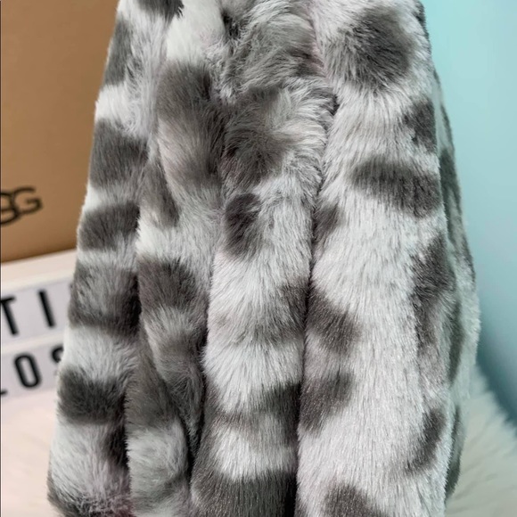 NWT UGG ANIMAL PRINT BLANKET! - Picture 5 of 5